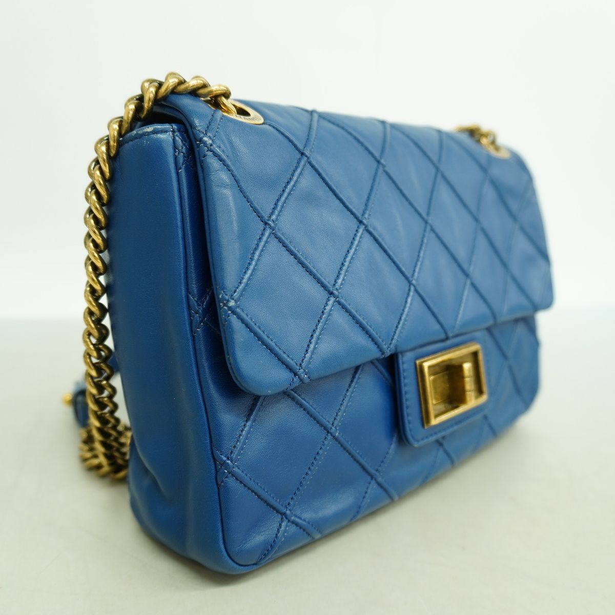 Chanel Shoulder Bag 2.55 Leather Blue Gold — view 2