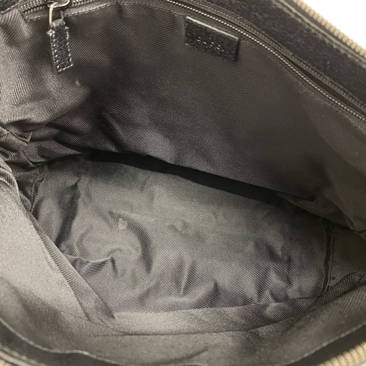 Gucci Shoulder Bag GG Canvas Black Silver — view 4