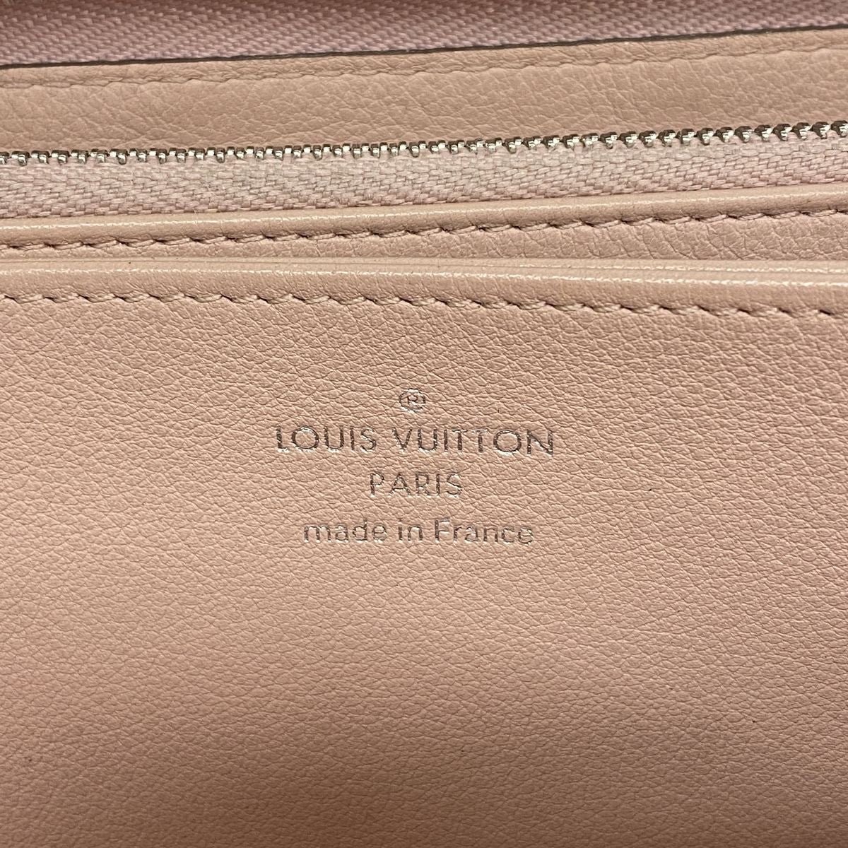Louis Vuitton Wallet Mahina Zippy Magnolia — view 4