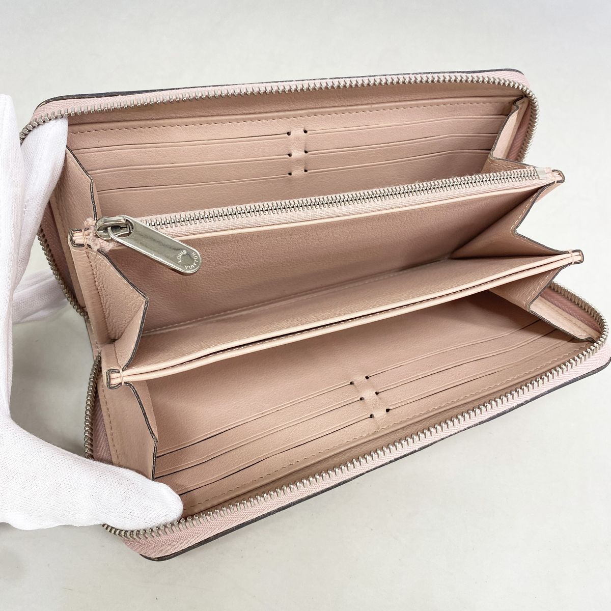 Louis Vuitton Wallet Mahina Zippy Magnolia — view 3