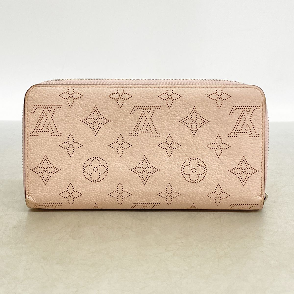 Louis Vuitton Wallet Mahina Zippy Magnolia — view 8