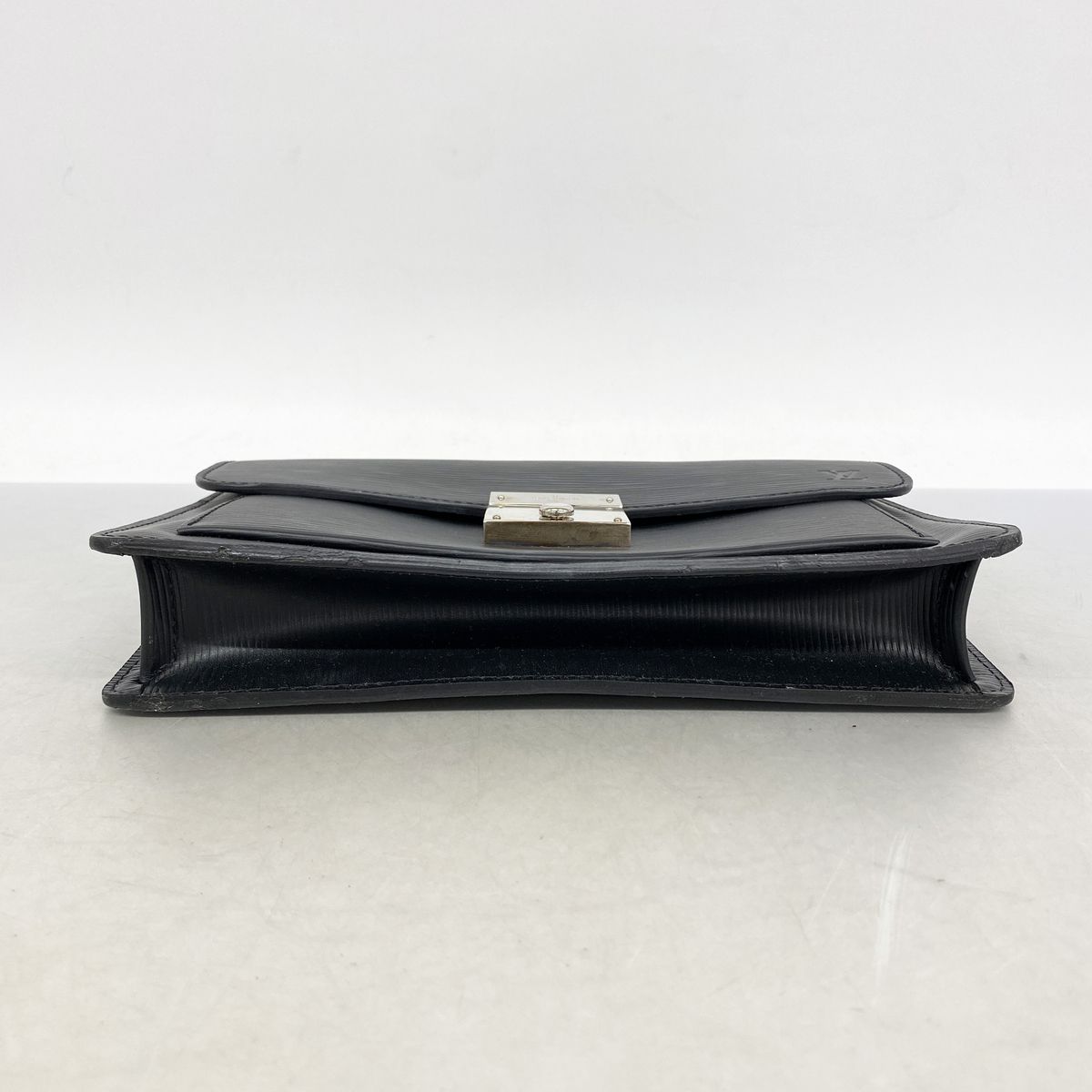 Louis Vuitton Clutch Epi Neo Belaia Noir — view 3