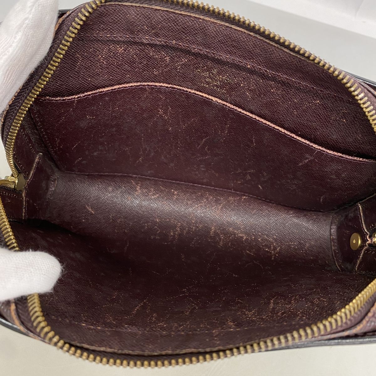 Louis Vuitton Clutch Taiga Baikal Acajou — view 4