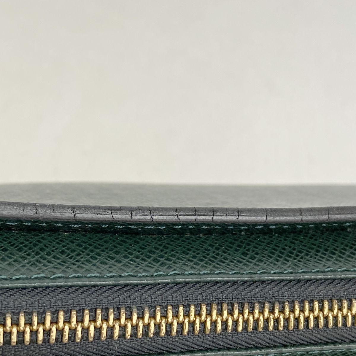 Louis Vuitton Clutch Taiga Baikal Epi — view 6