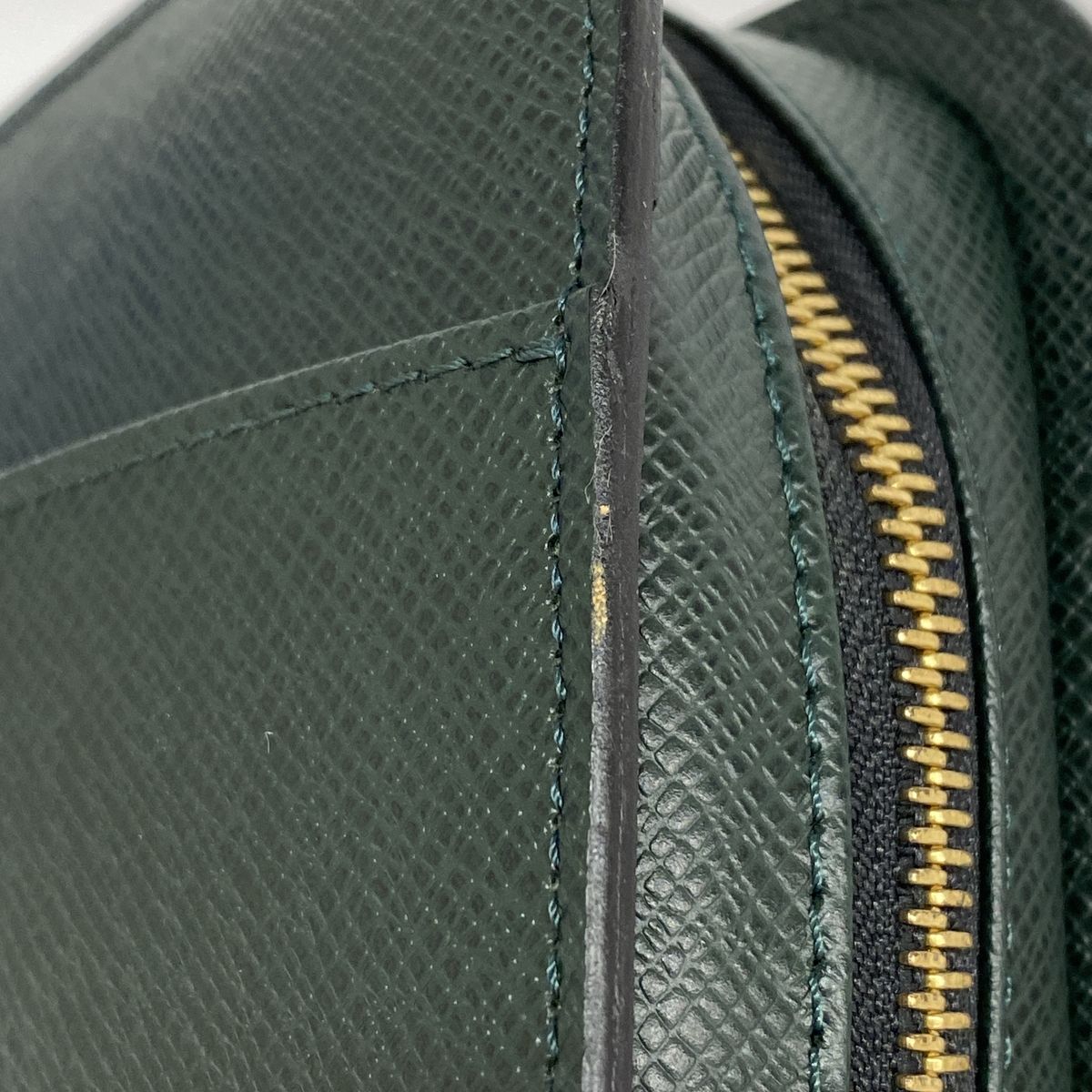 Louis Vuitton Clutch Taiga Baikal Epi — view 7