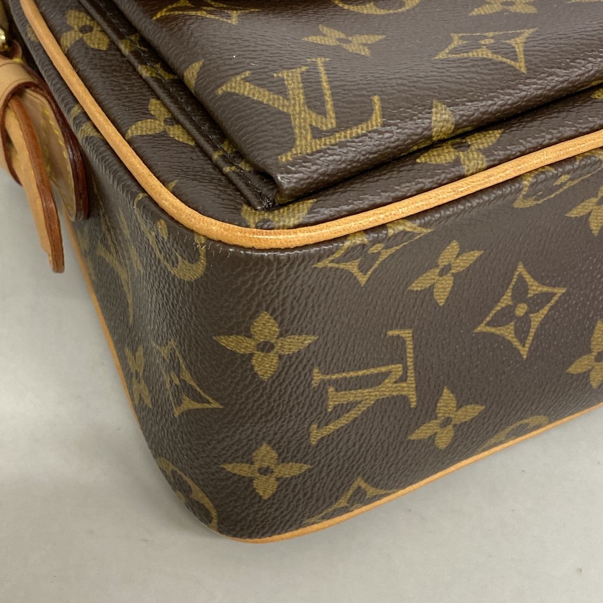 Louis Vuitton Shoulder Bag Monogram Viva-Cite MM Brown — view 6