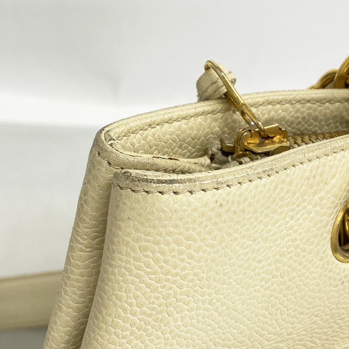 Chanel Chain Tote Caviar Leather Ivory Gold — view 7