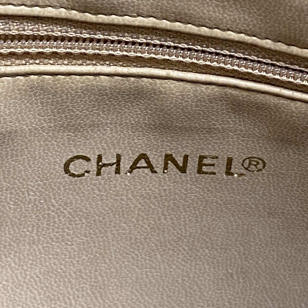 Chanel Chain Tote Caviar Leather Ivory Gold — view 5
