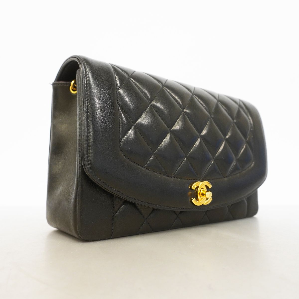 Chanel Shoulder Bag Diana Lambskin Black Gold — view 2