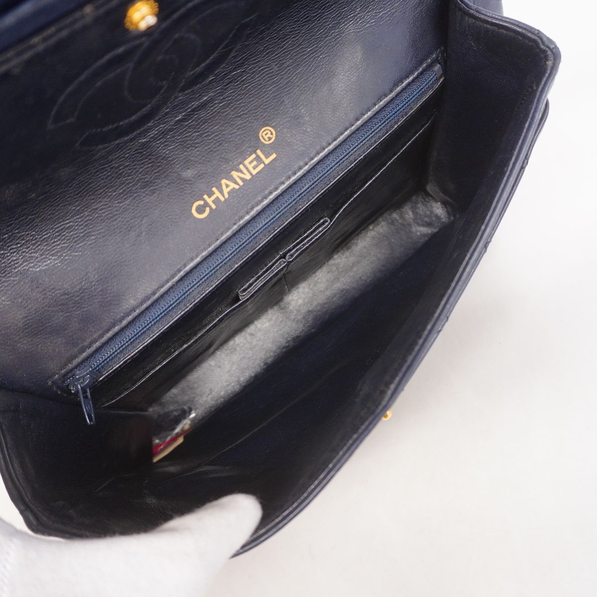 Chanel Shoulder Bag Quilted Lambskin Navy Gold — view 4