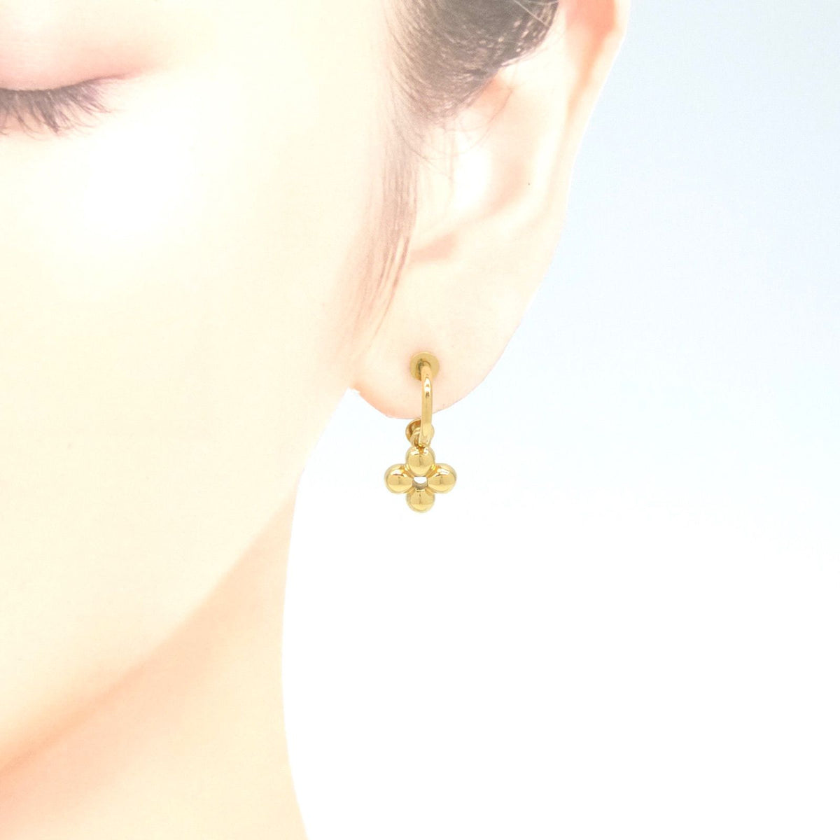 Louis Vuitton Single Earrings Blooming Gold Colored Metal Monogram Flower Motif — view 2