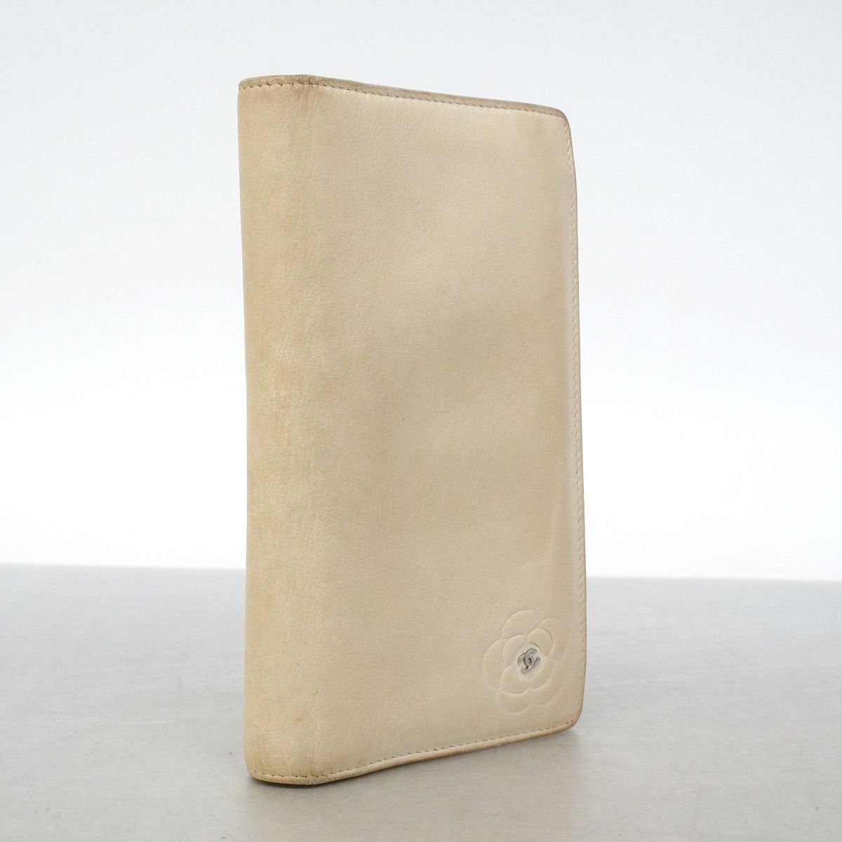 Chanel Wallet Camellia Leather Beige Silver — view 2