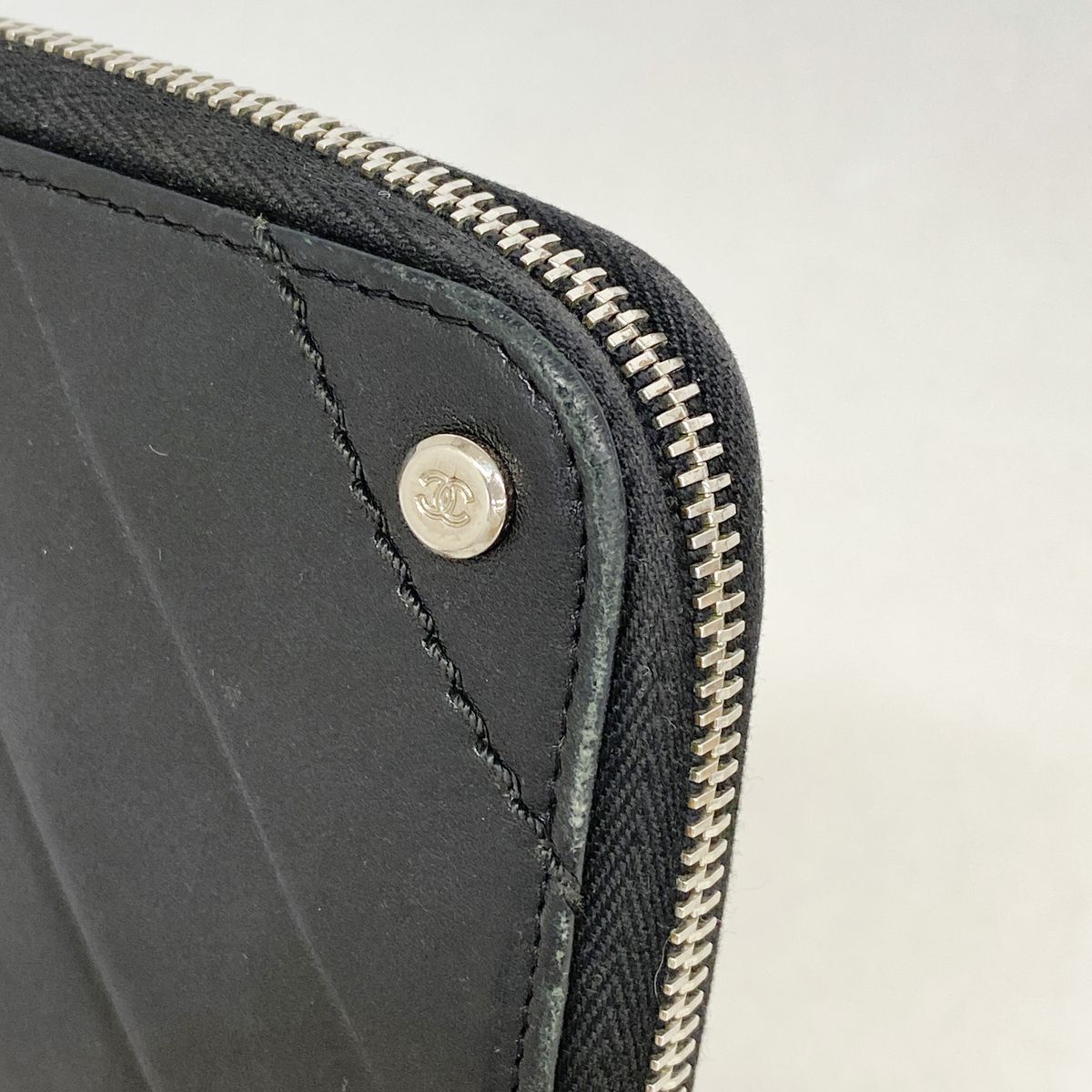 Chanel Wallet V-stitch Lambskin Black Silver — view 6