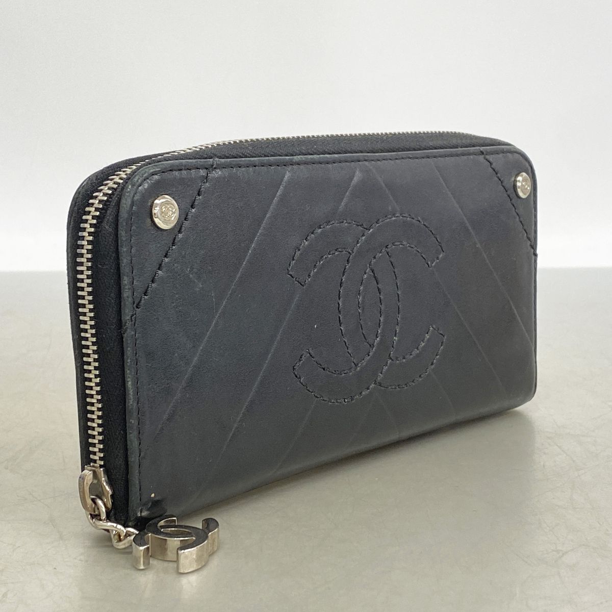 Chanel Wallet V-stitch Lambskin Black Silver — view 2