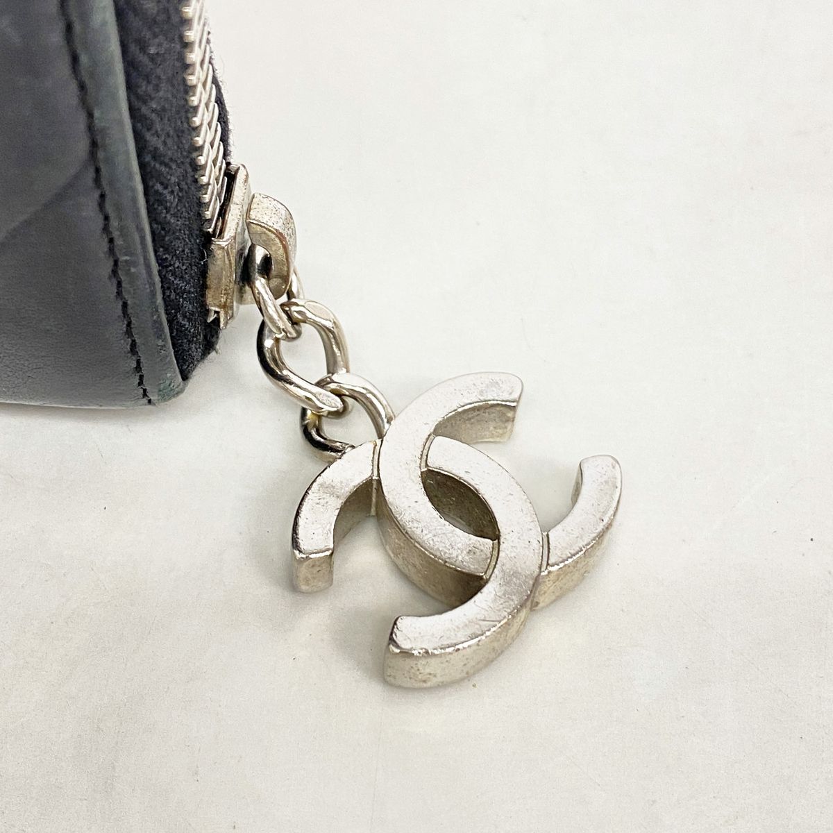 Chanel Wallet V-stitch Lambskin Black Silver — view 8
