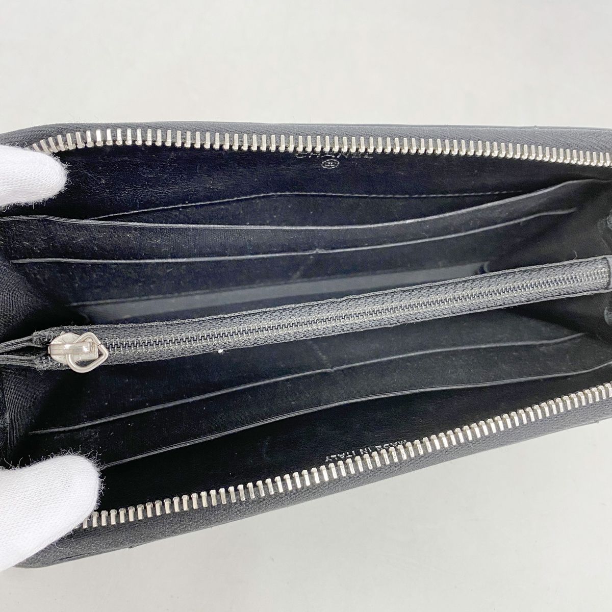 Chanel Wallet V-stitch Lambskin Black Silver — view 3