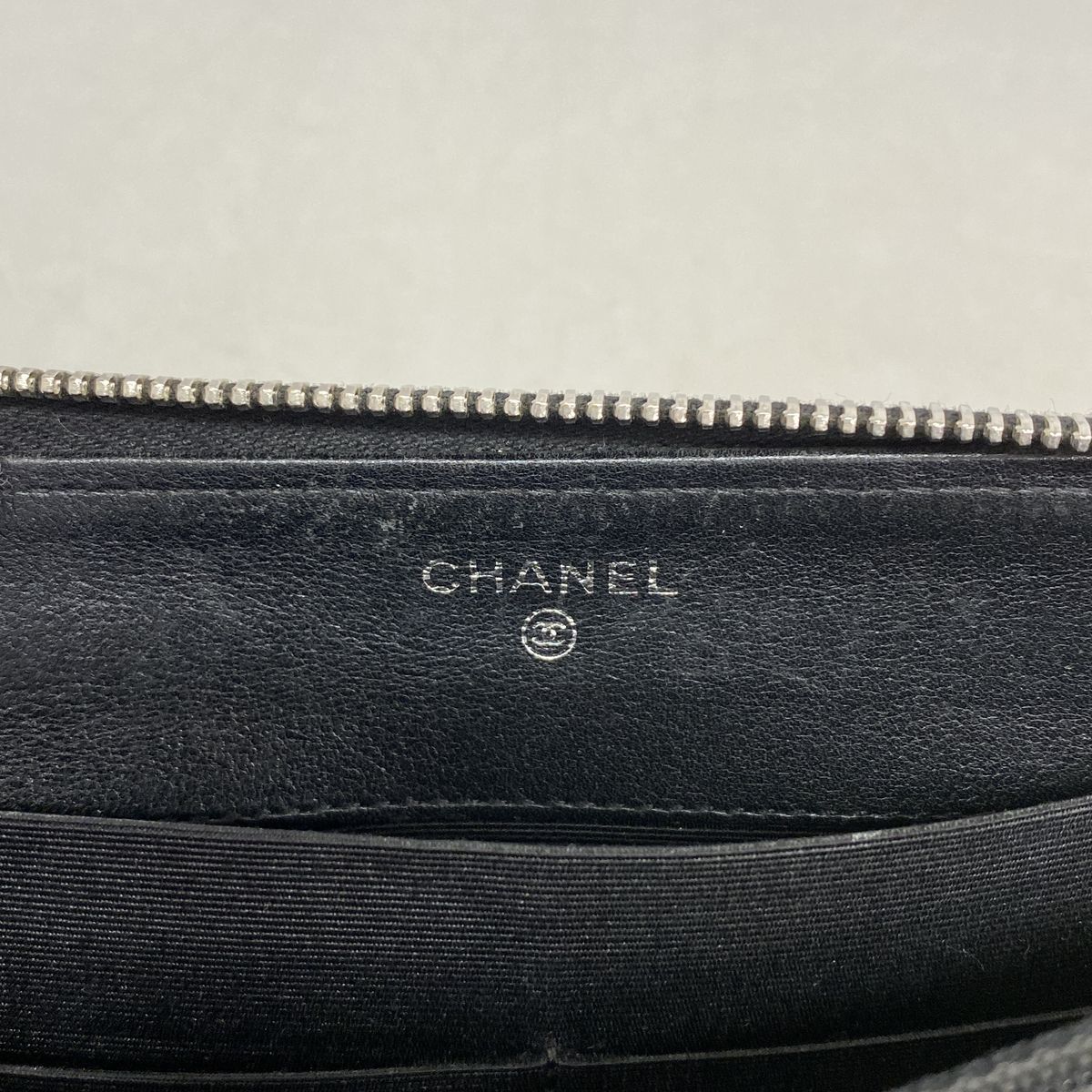 Chanel Wallet V-stitch Lambskin Black Silver — view 4