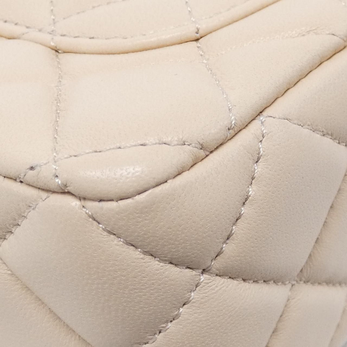 Chanel Bag Handbag Beige — view 3