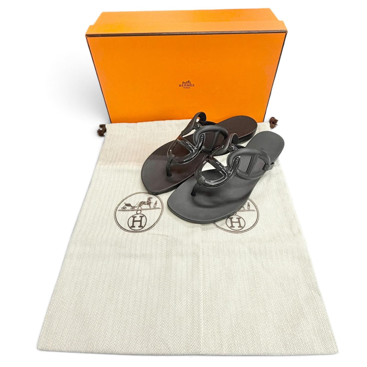 Hermes Chaine D'ancre Motif Rubber Flat Sandals Black — view 2