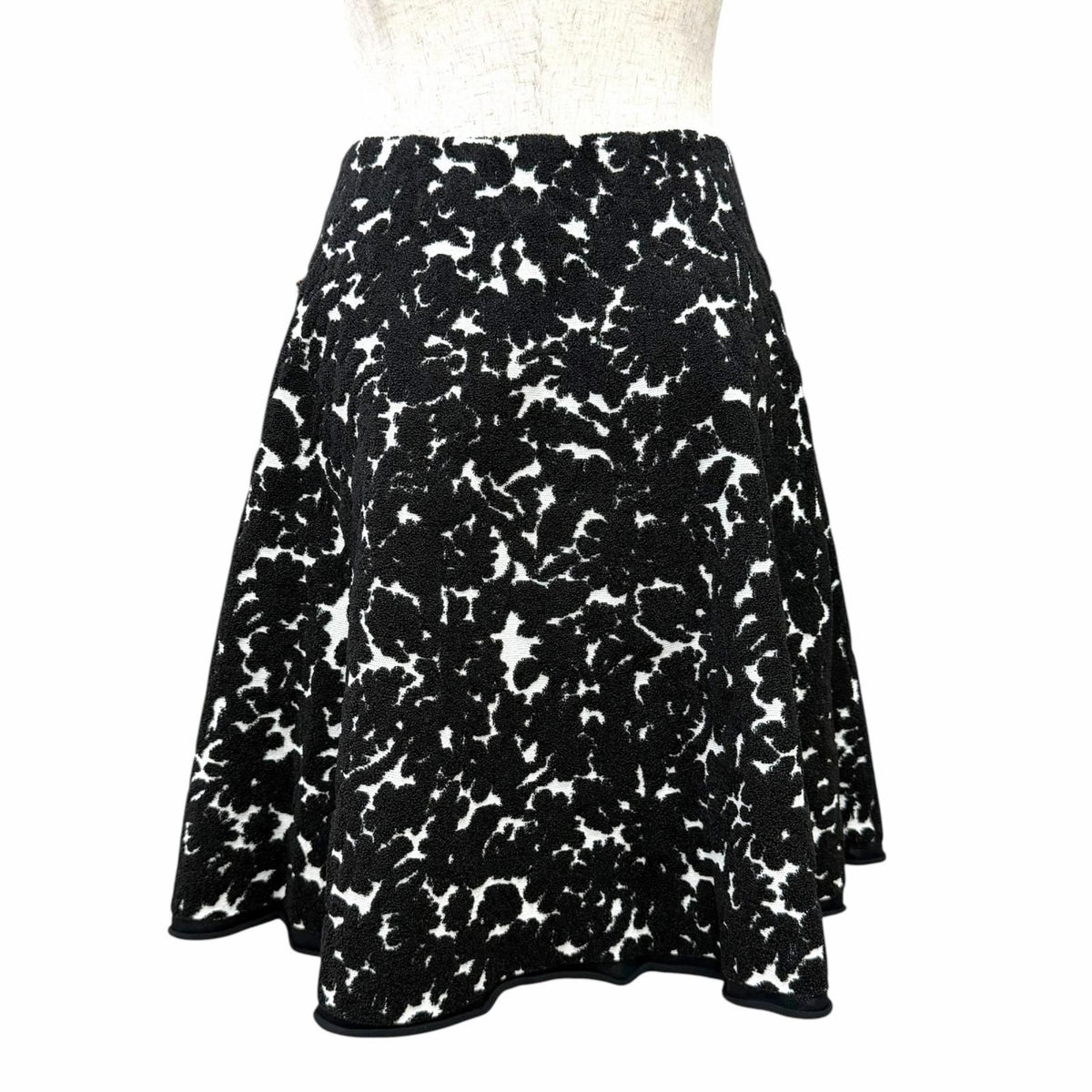 Louis Vuitton All Over Print Jacquard Mini Flare Skirt Black White — view 4