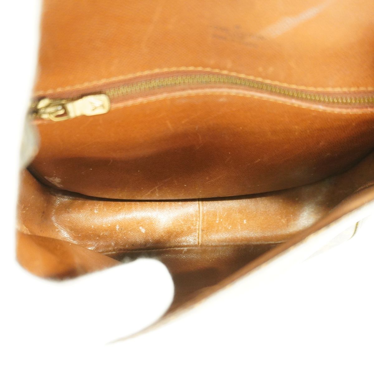 Louis Vuitton Shoulder Bag Monogram Saint-cloud GM Brown — view 4