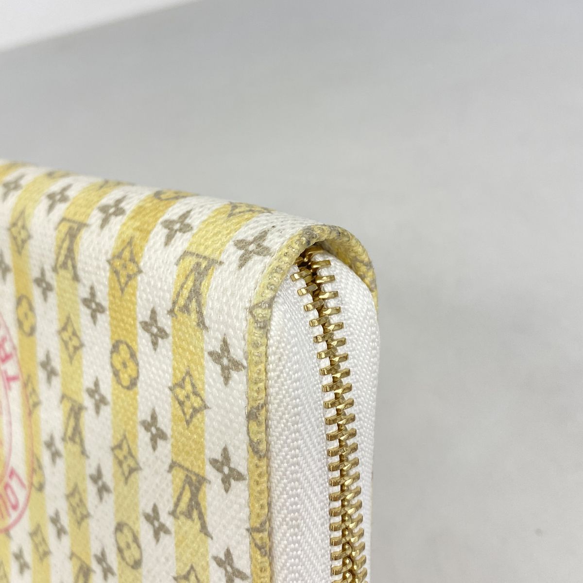 Louis Vuitton Wallet LV Stamp Zippy Banana — view 5