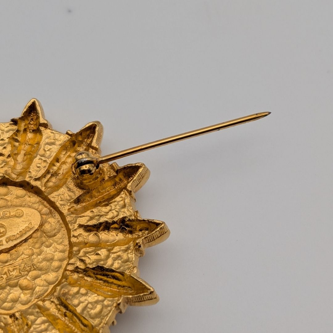 Chanel Brooch CC Logo Gold Emblem First Era Vintage — view 6