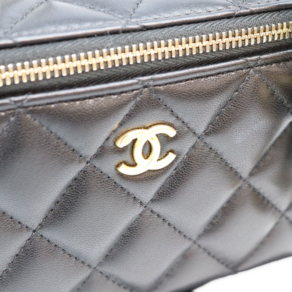 Chanel 31 Shoulder Bag Black — view 7