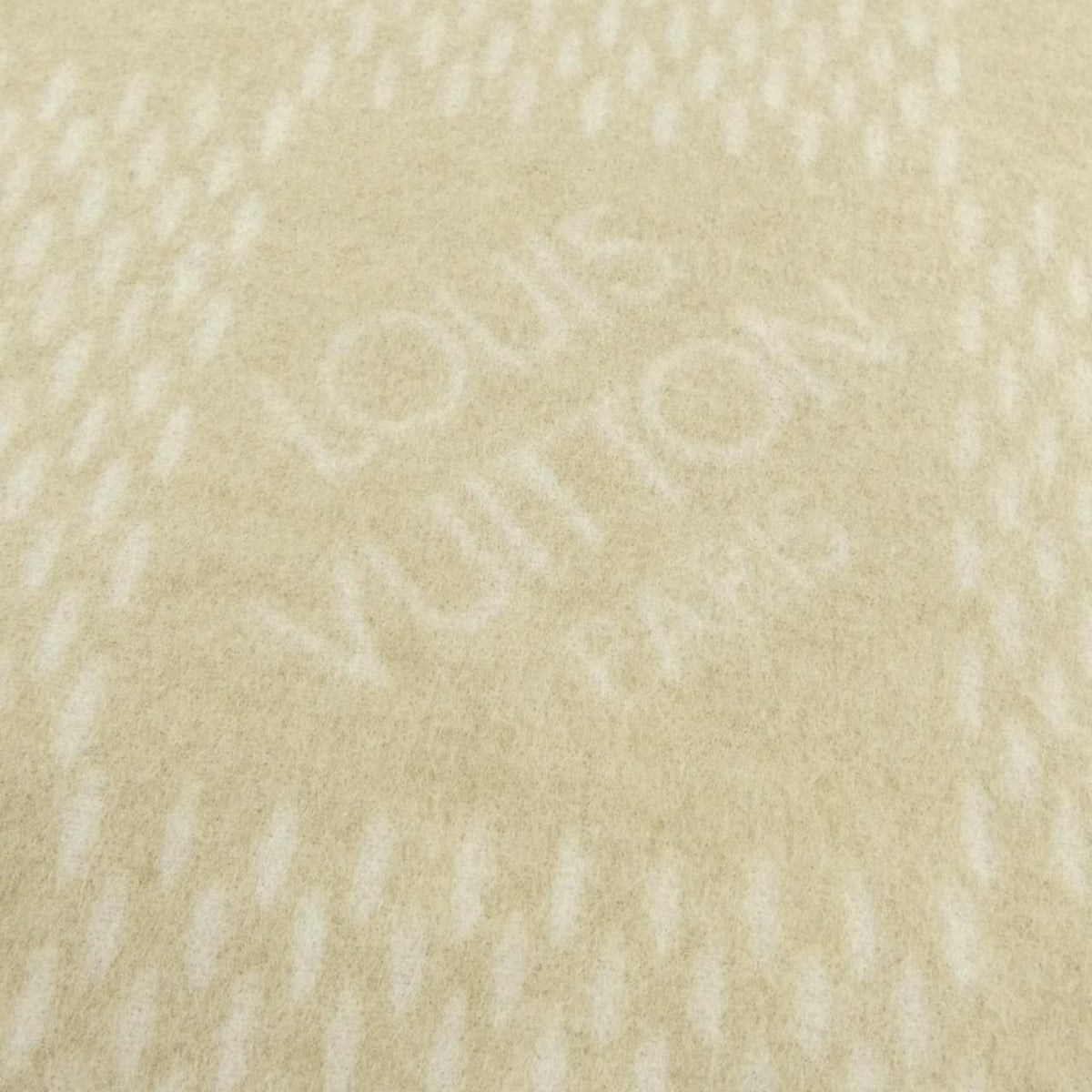 Louis Vuitton Couverture Damier Classic Blanket — view 4