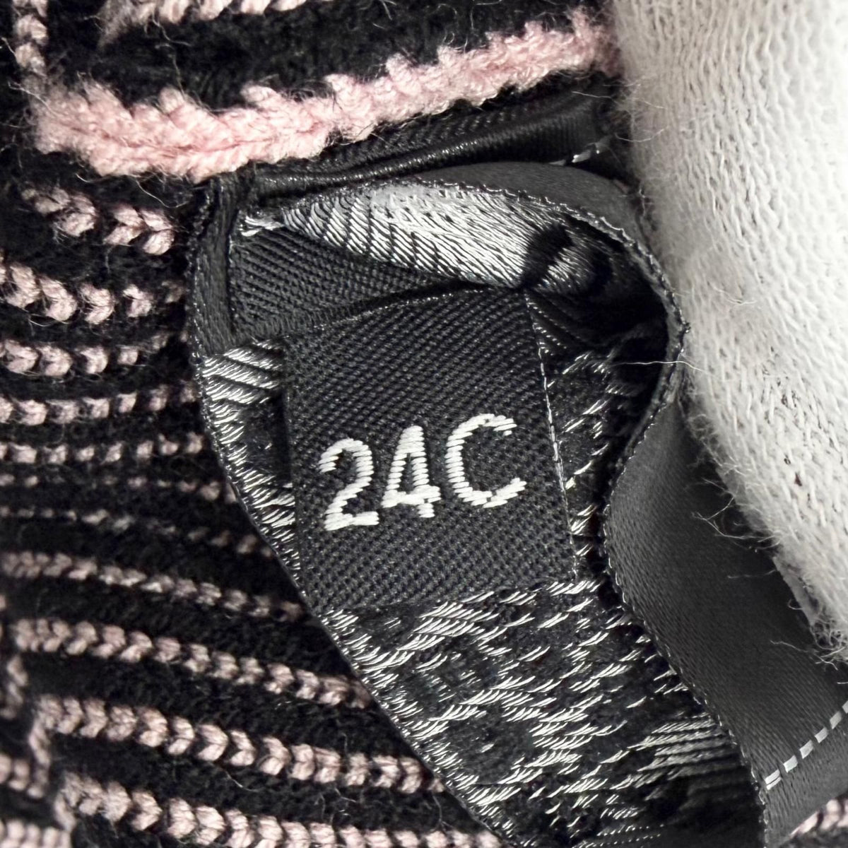 Chanel 24C Gaiters Cruise Collection CC Logo Rib Knit Leg Warmers Pink Sweater — view 7