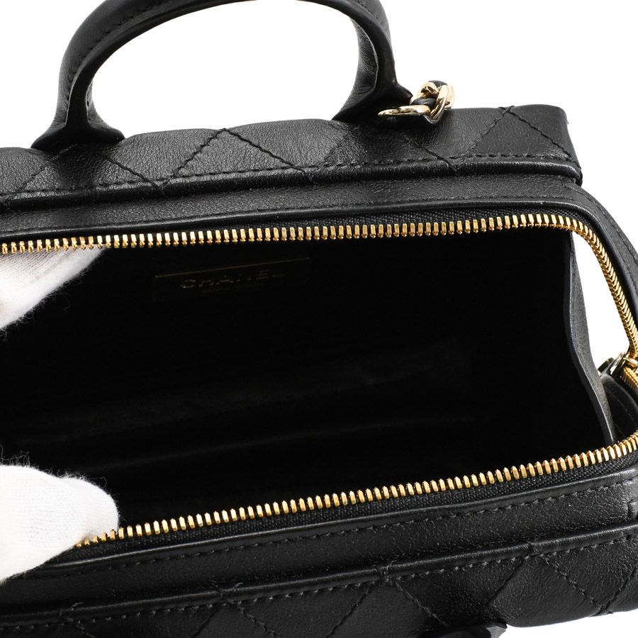 Chanel Shoulder Bag Small Vanity Case — view 4