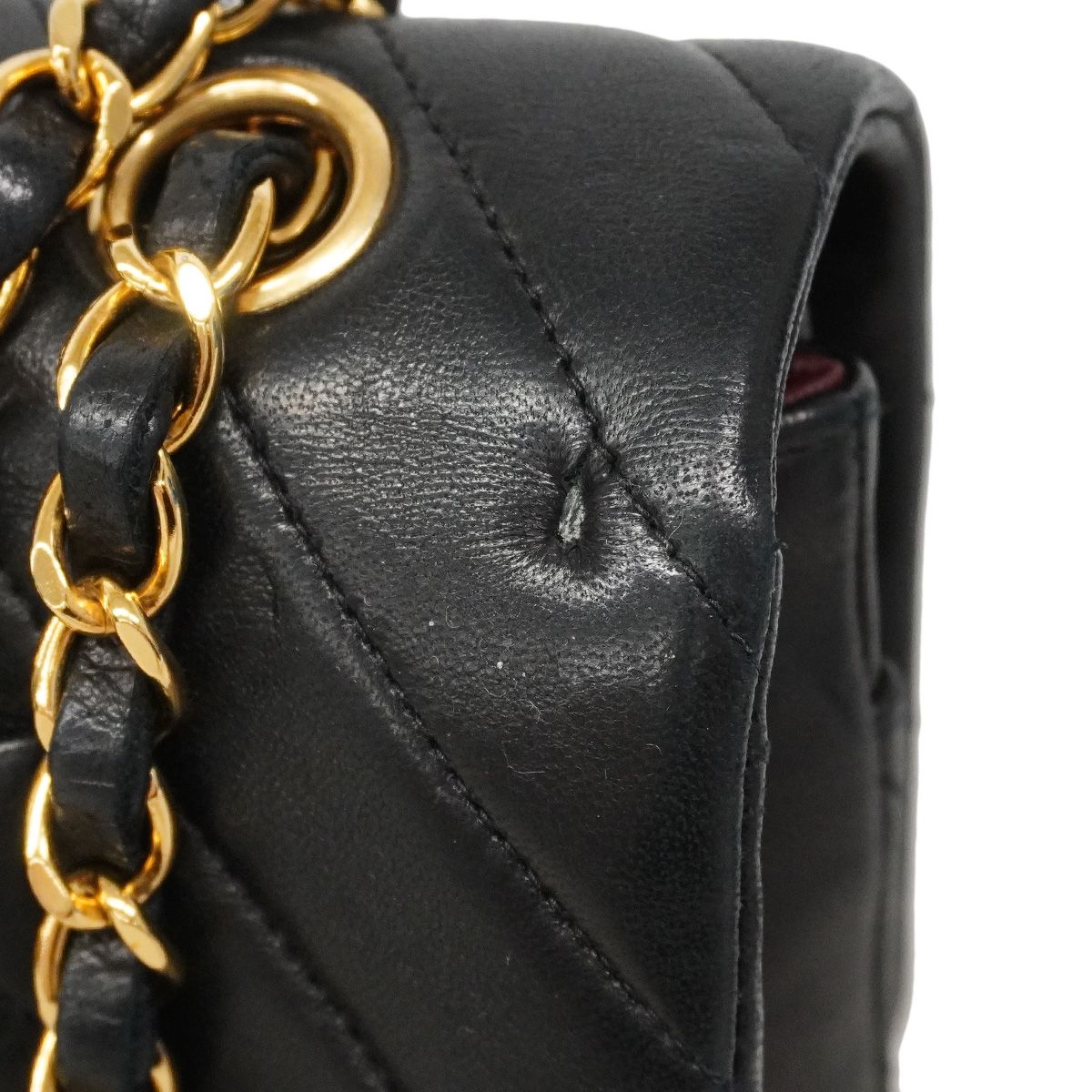 Chanel Shoulder Bag V-stitch Lambskin Black Gold — view 7