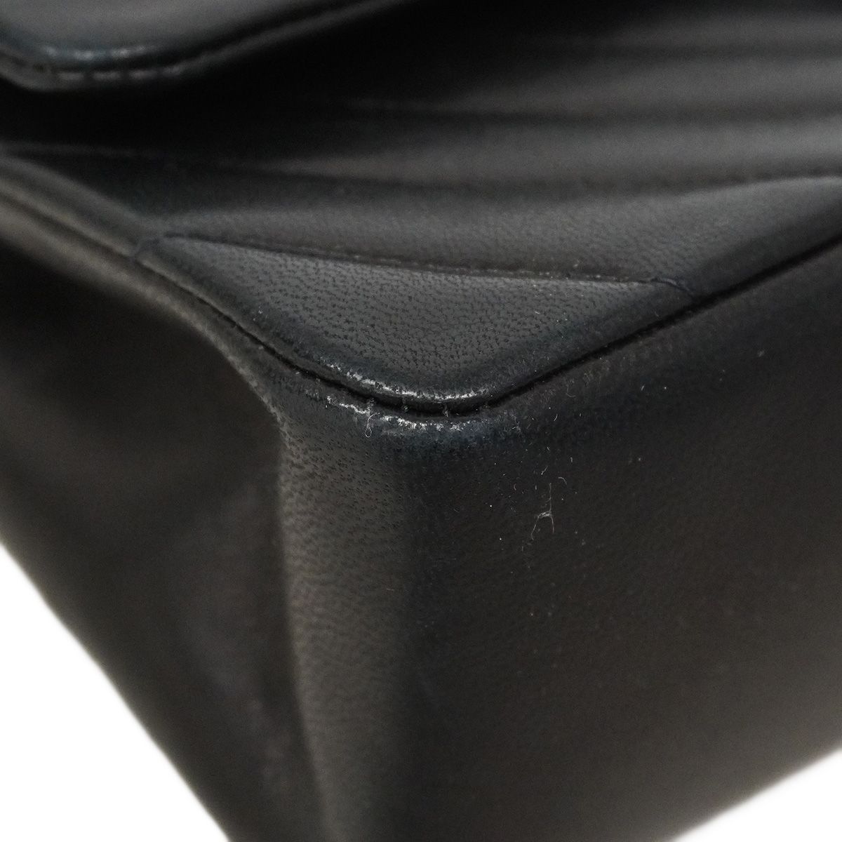 Chanel Shoulder Bag V-stitch Lambskin Black Gold — view 6