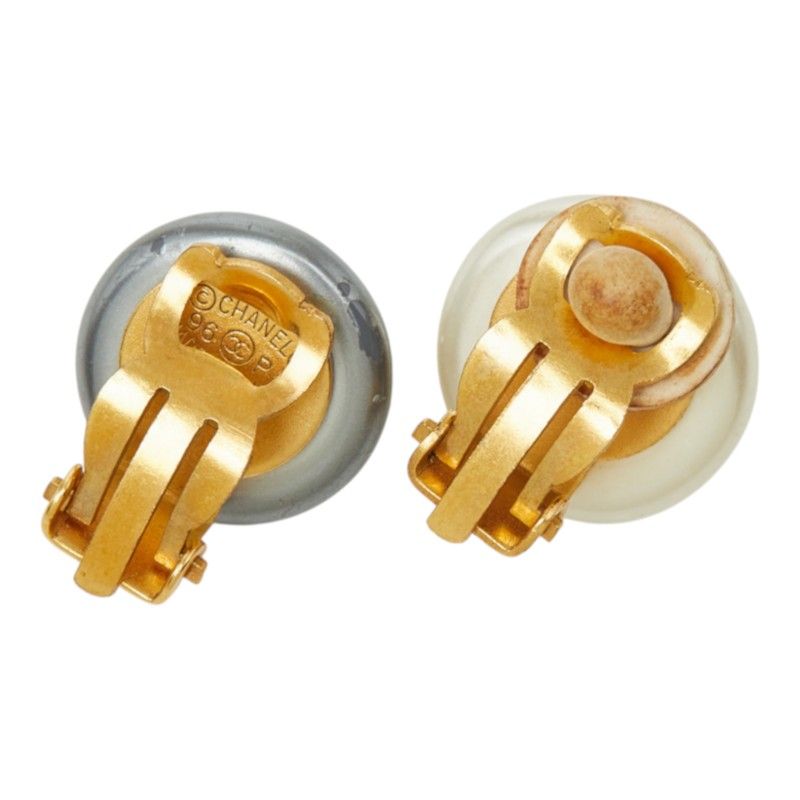 Chanel CC Logo Vintage Earrings Ear Clip 95P Gold White Gray Faux Pearl Plated — view 3