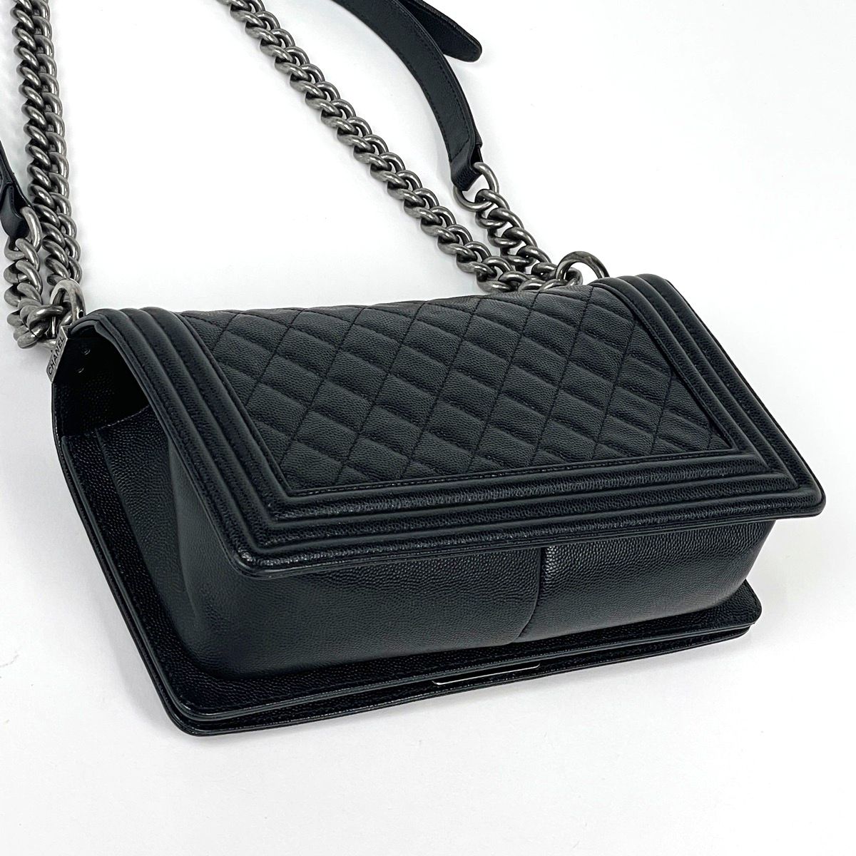 Chanel Shoulder Bag Boy CC Logo Caviar Leather Black — view 2