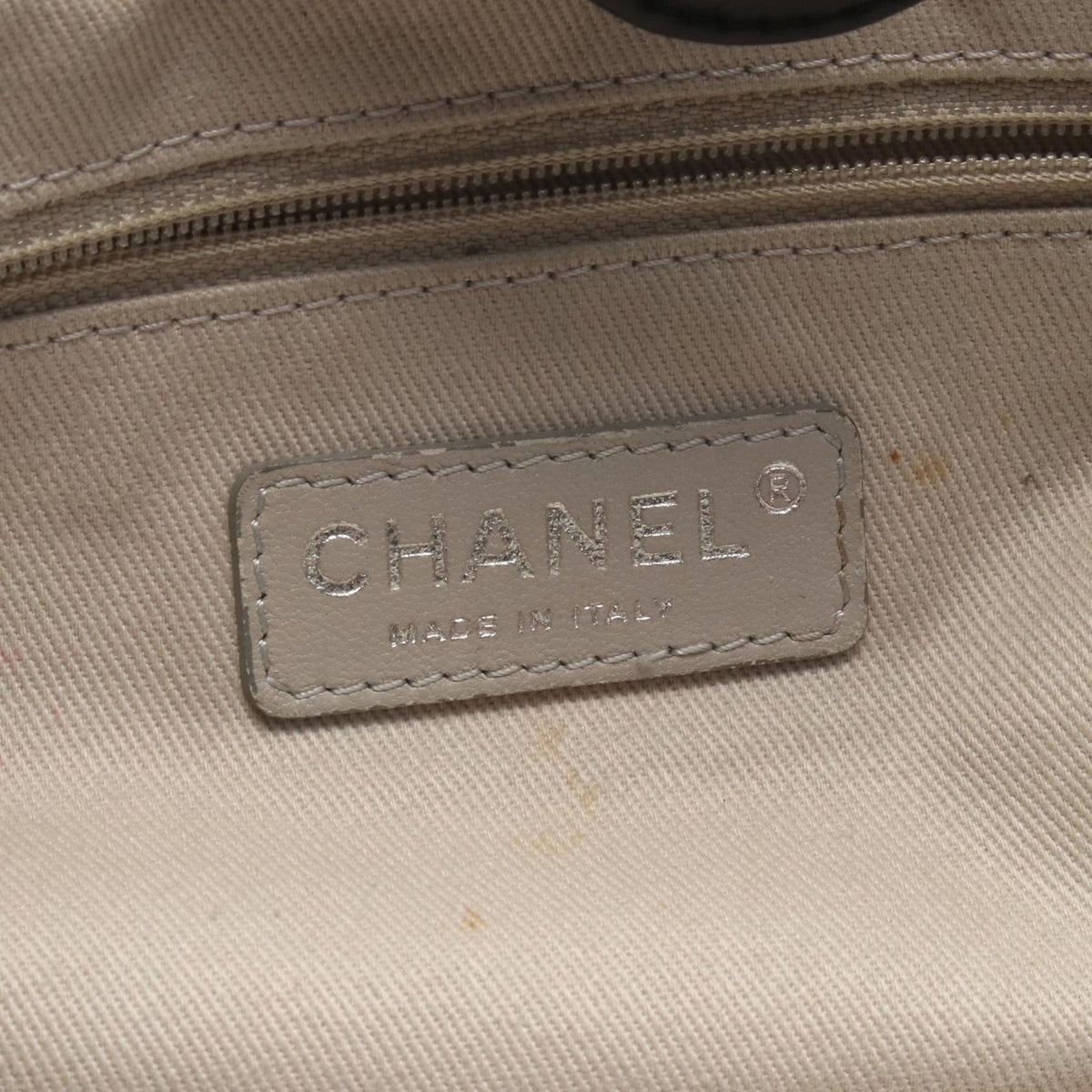 Chanel Shoulder Bag CC Logo Quilted 2-Way Black Leather — view 4