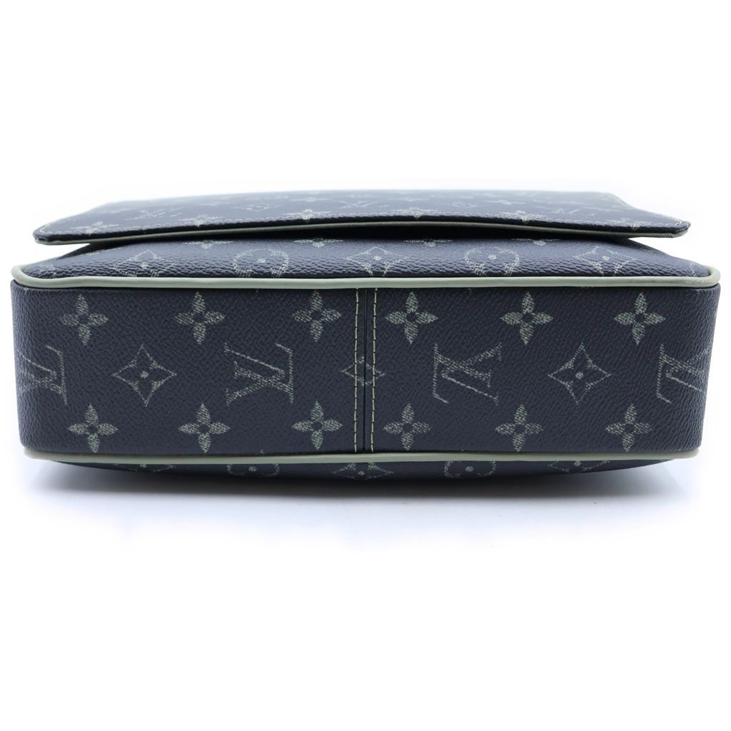 Louis Vuitton Monogram Gradient District PM Shoulder Bag Green Silver — view 4
