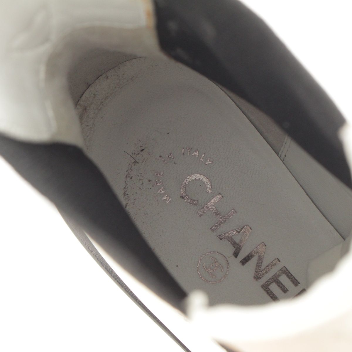 Chanel 22A Patent Leather CC Logo Side Gore Ankle Boots White 36C — view 7