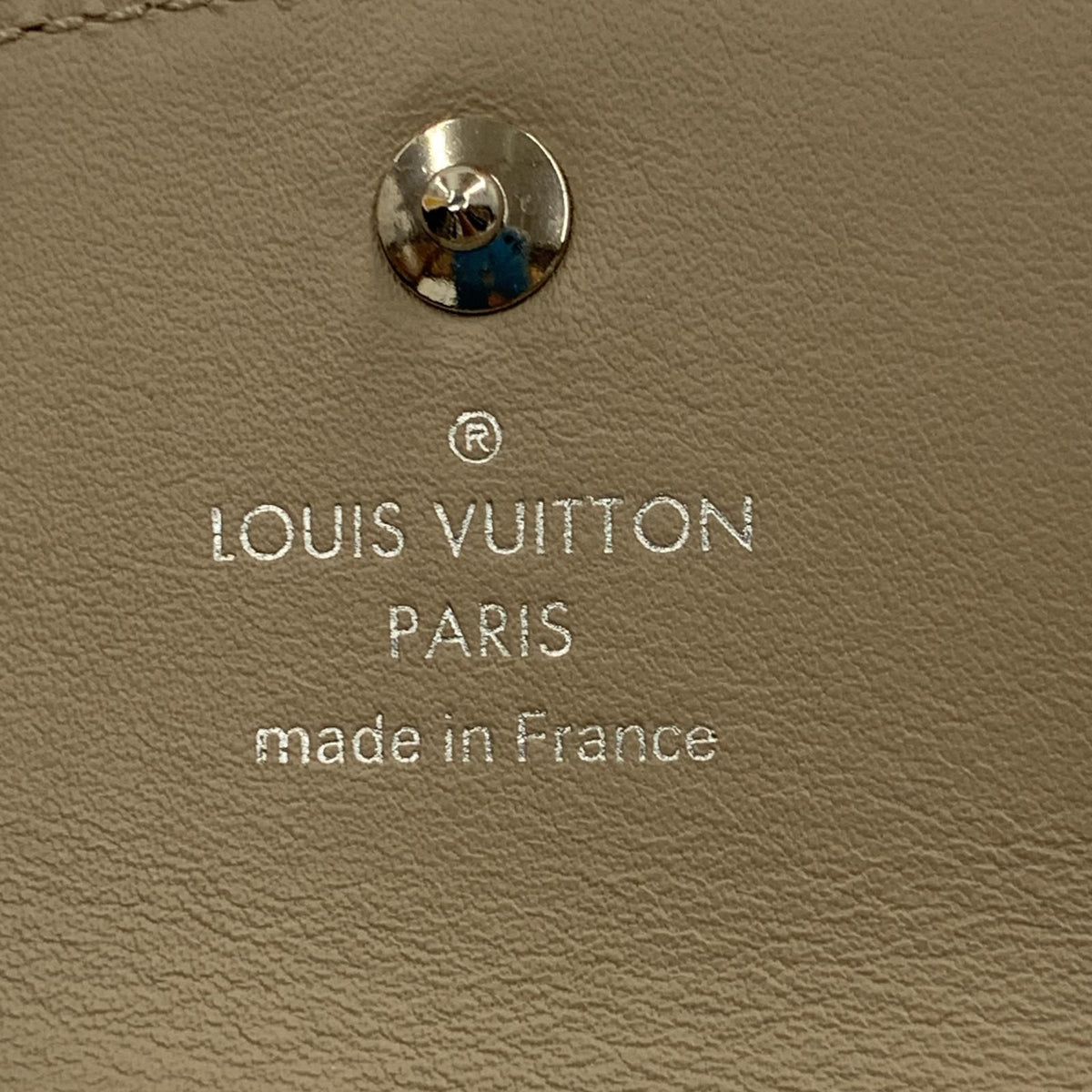 Louis Vuitton Mahina Multicles 4 Key Case Beige Key Holder — view 7