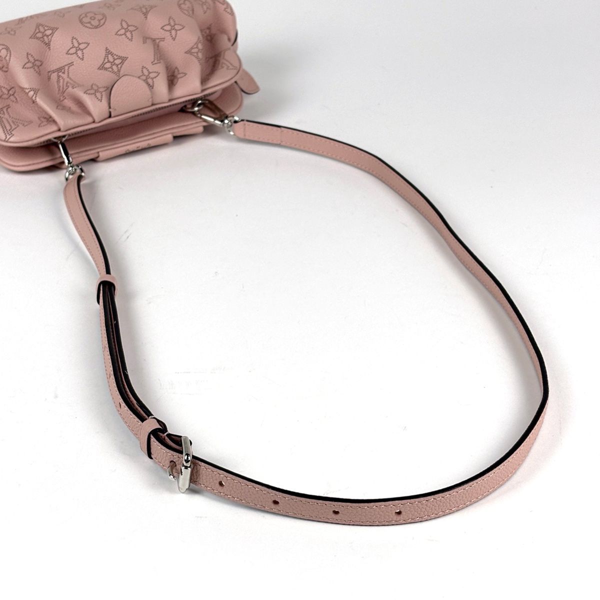Louis Vuitton Scala Mini Shoulder Bag Monogram Mahina Magnolia — view 4
