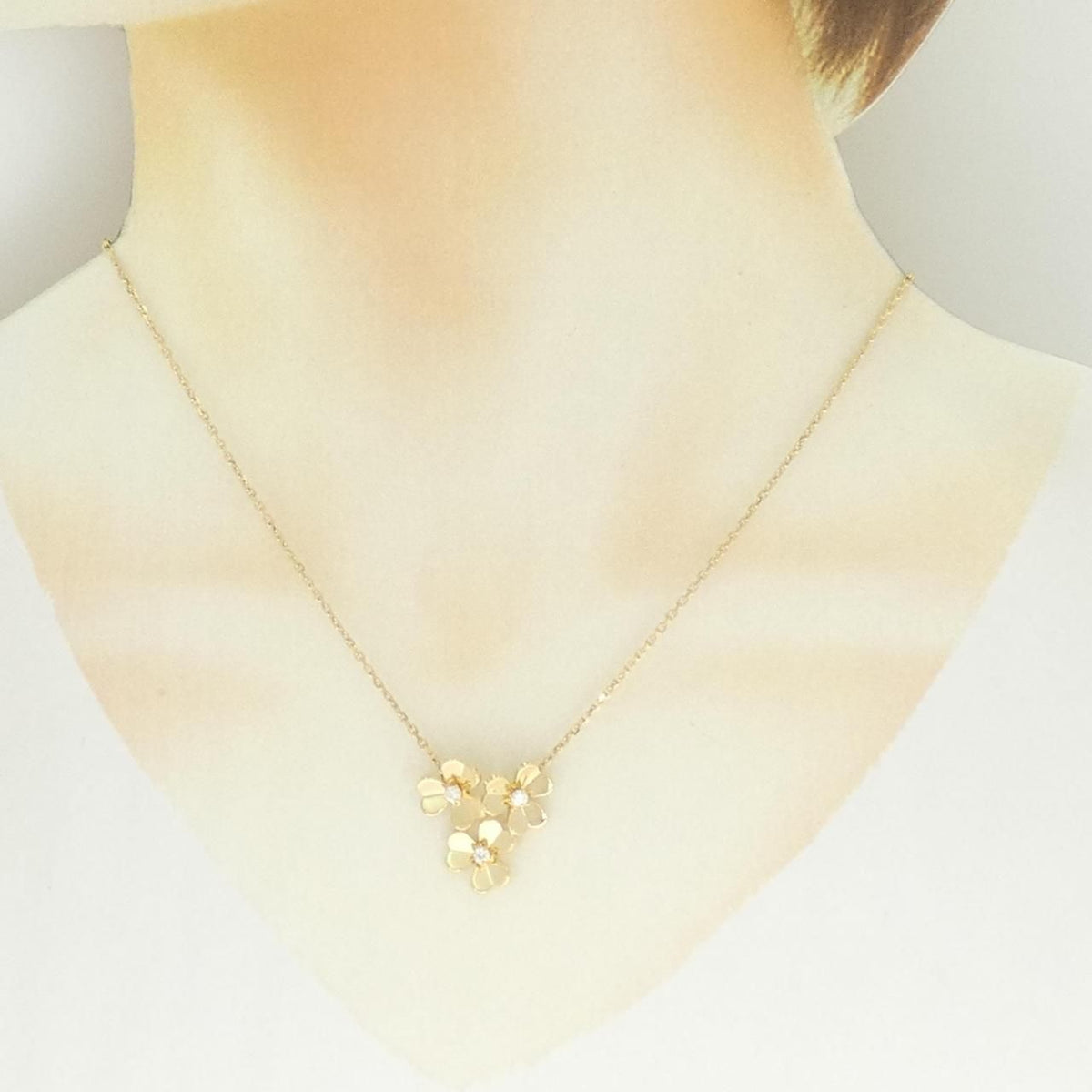 Van Cleef & Arpels Frivole 3 Flower Mini Necklace — view 6