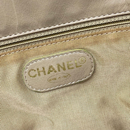 Chanel Tote Bag Ivory CC Logo Gold Wood Look Handle Lambskin — view 8