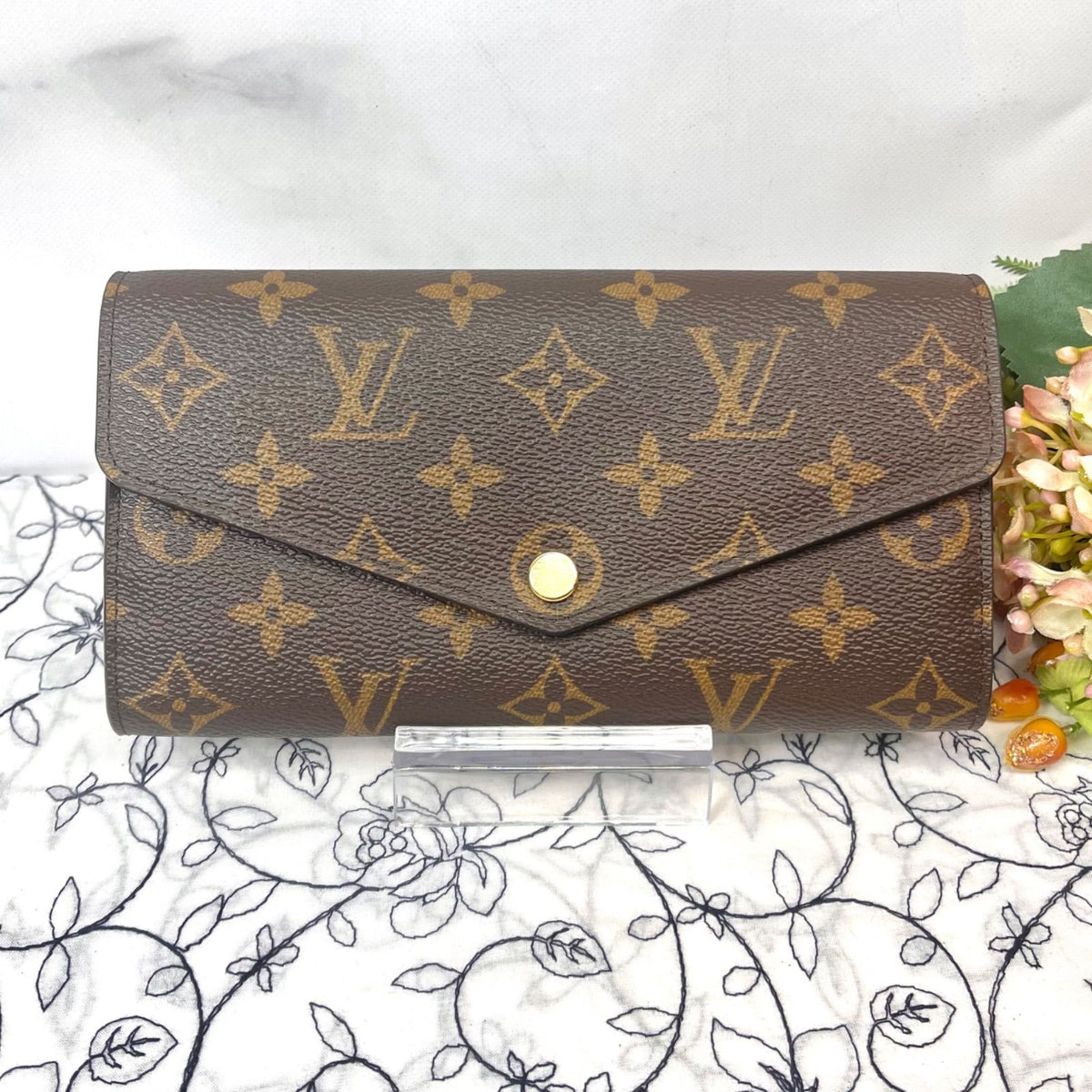 Louis Vuitton Portefeuille Sarah Monogram Wallet — view 2