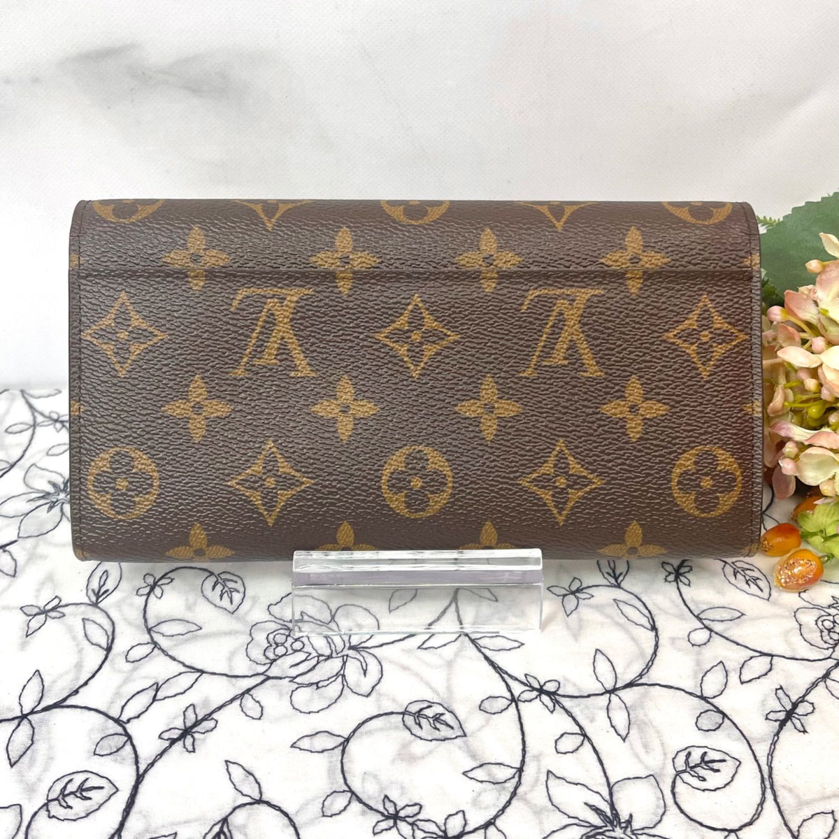Louis Vuitton Portefeuille Sarah Monogram Wallet — view 3