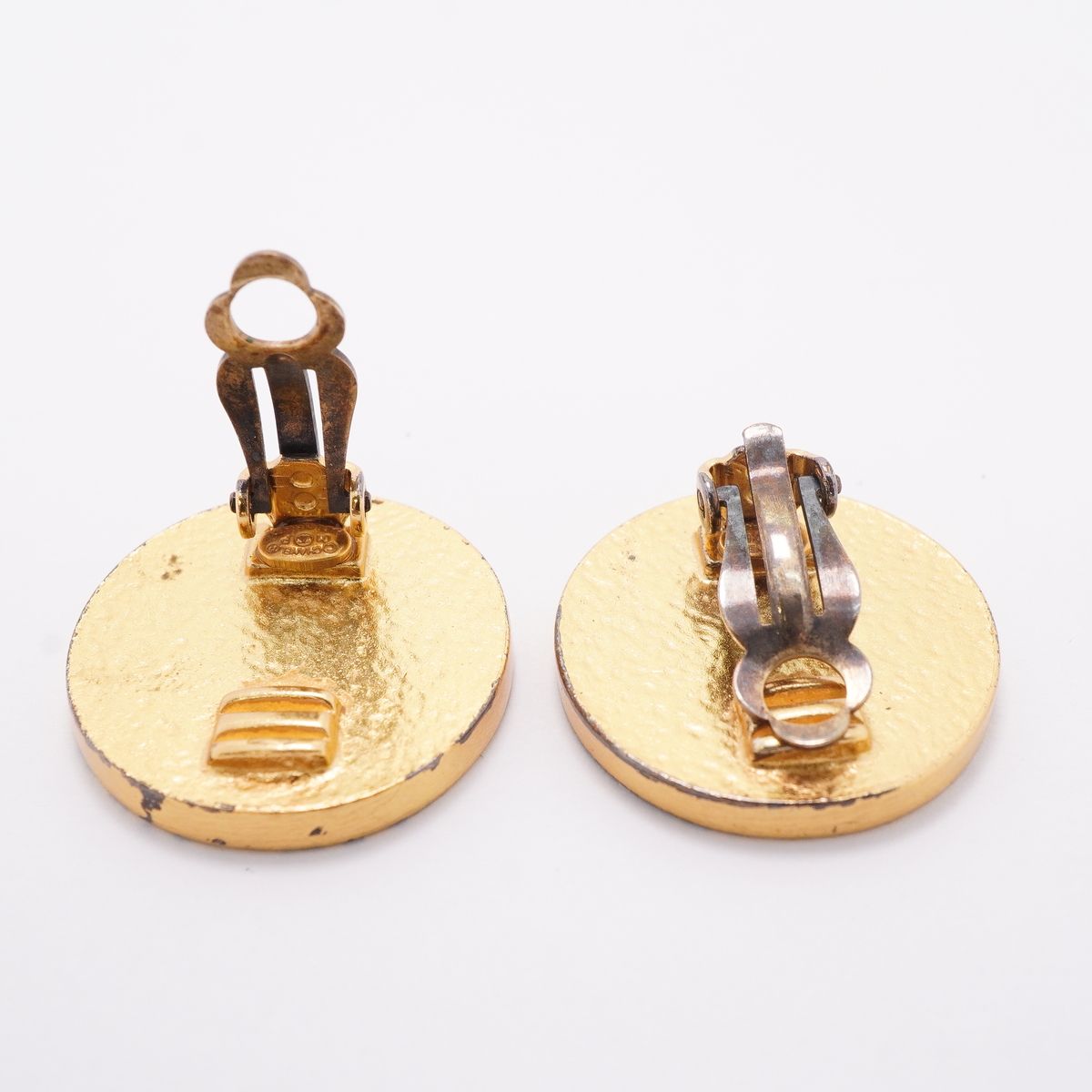 Chanel Earrings Vintage CC Logo Round Circle Gold Plated Black — view 3