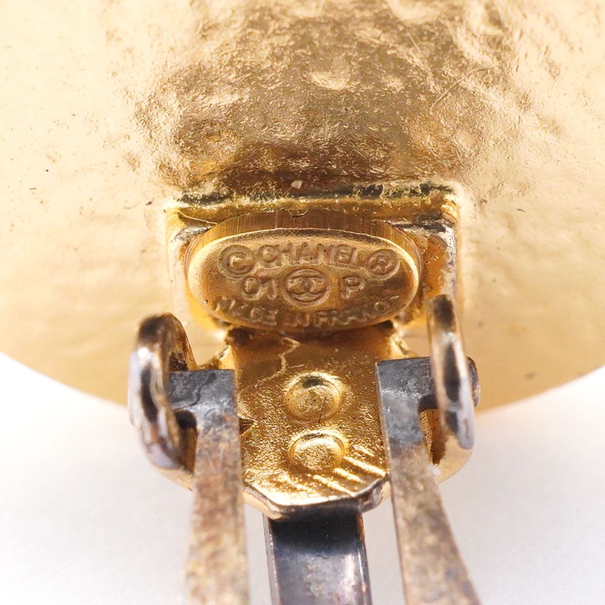 Chanel Earrings Vintage CC Logo Round Circle Gold Plated Black — view 4