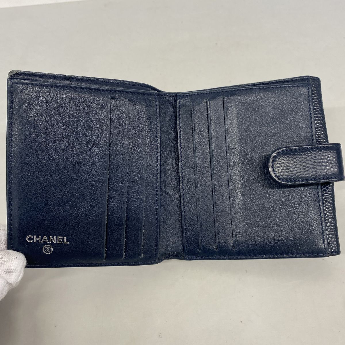 Chanel Wallet Caviar Leather Navy Silver — view 3