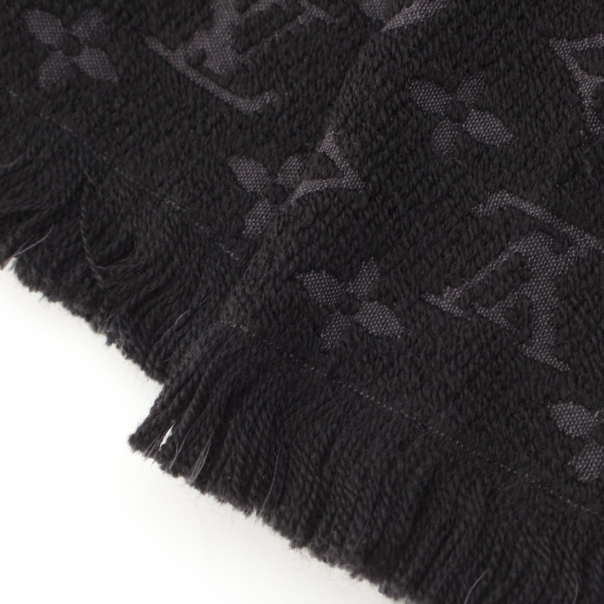 Louis Vuitton Monogram Classic Wool Scarf Noir — view 3