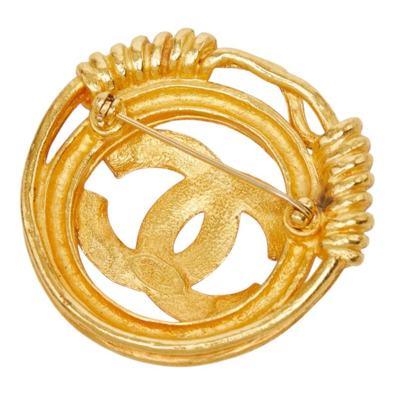Chanel CC Logo Vintage Brooch 94P Gold Plated — view 2