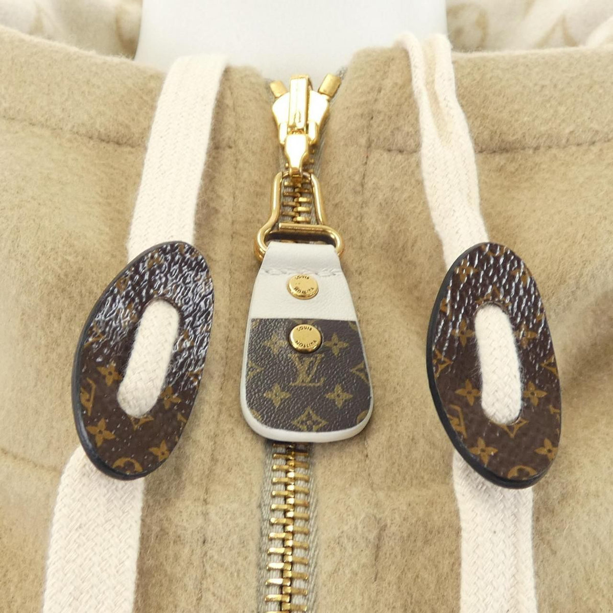 Louis Vuitton Cape Beige — view 8